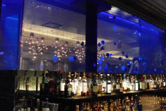 バーのデザイナーズ水槽